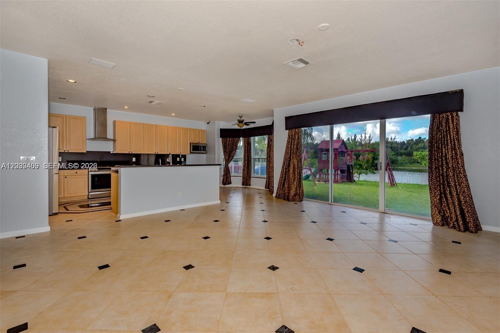 A12032409 Property Photo 10