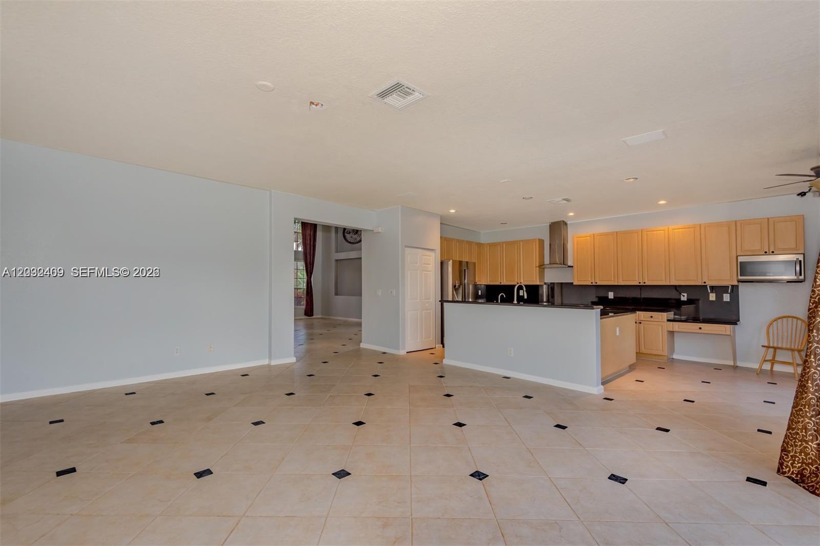 A12032409 Property Photo 11