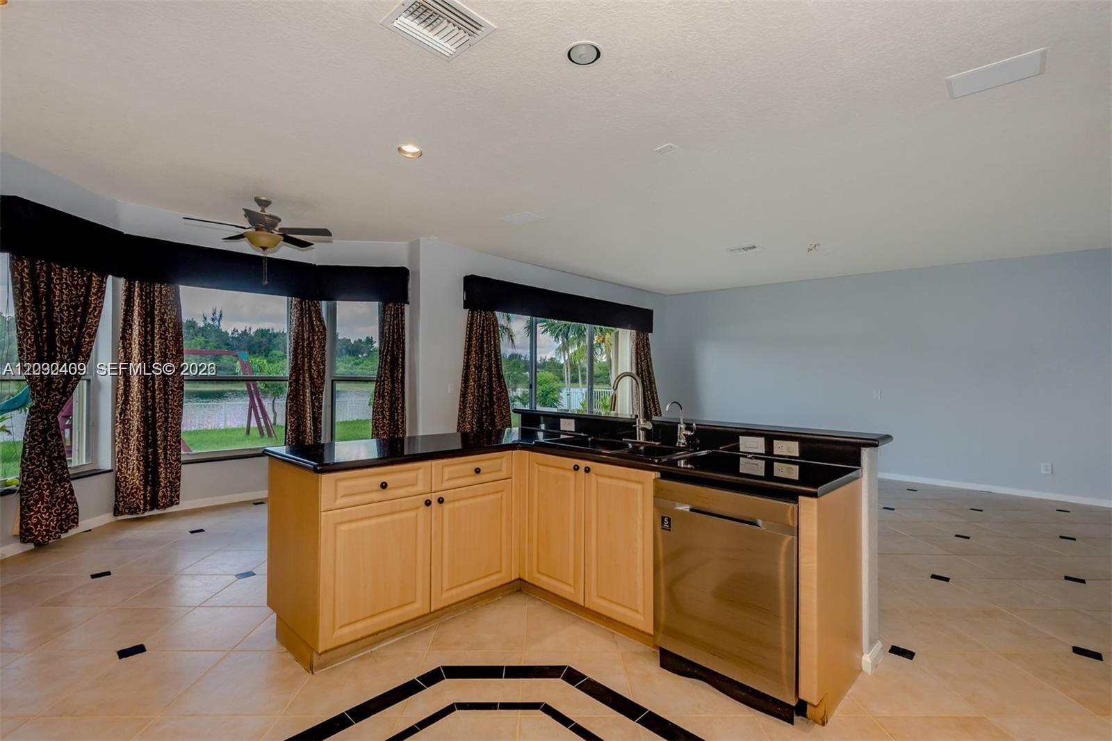 A12032409 Property Photo 20