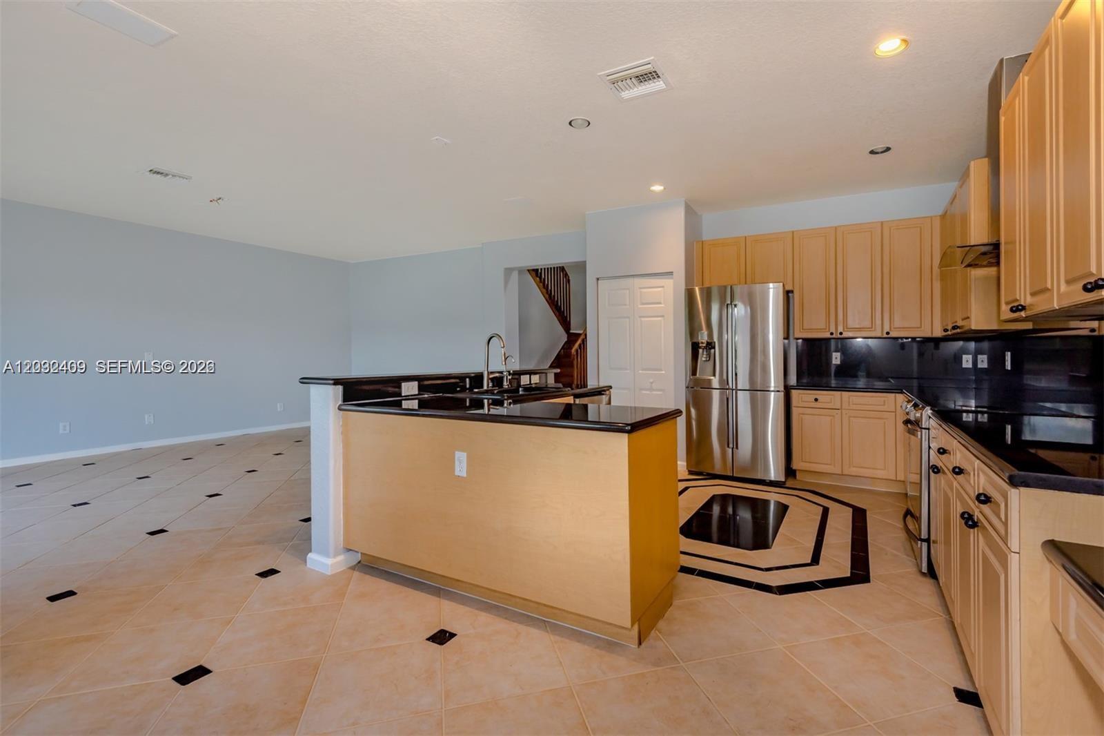 A12032409 Property Photo 23