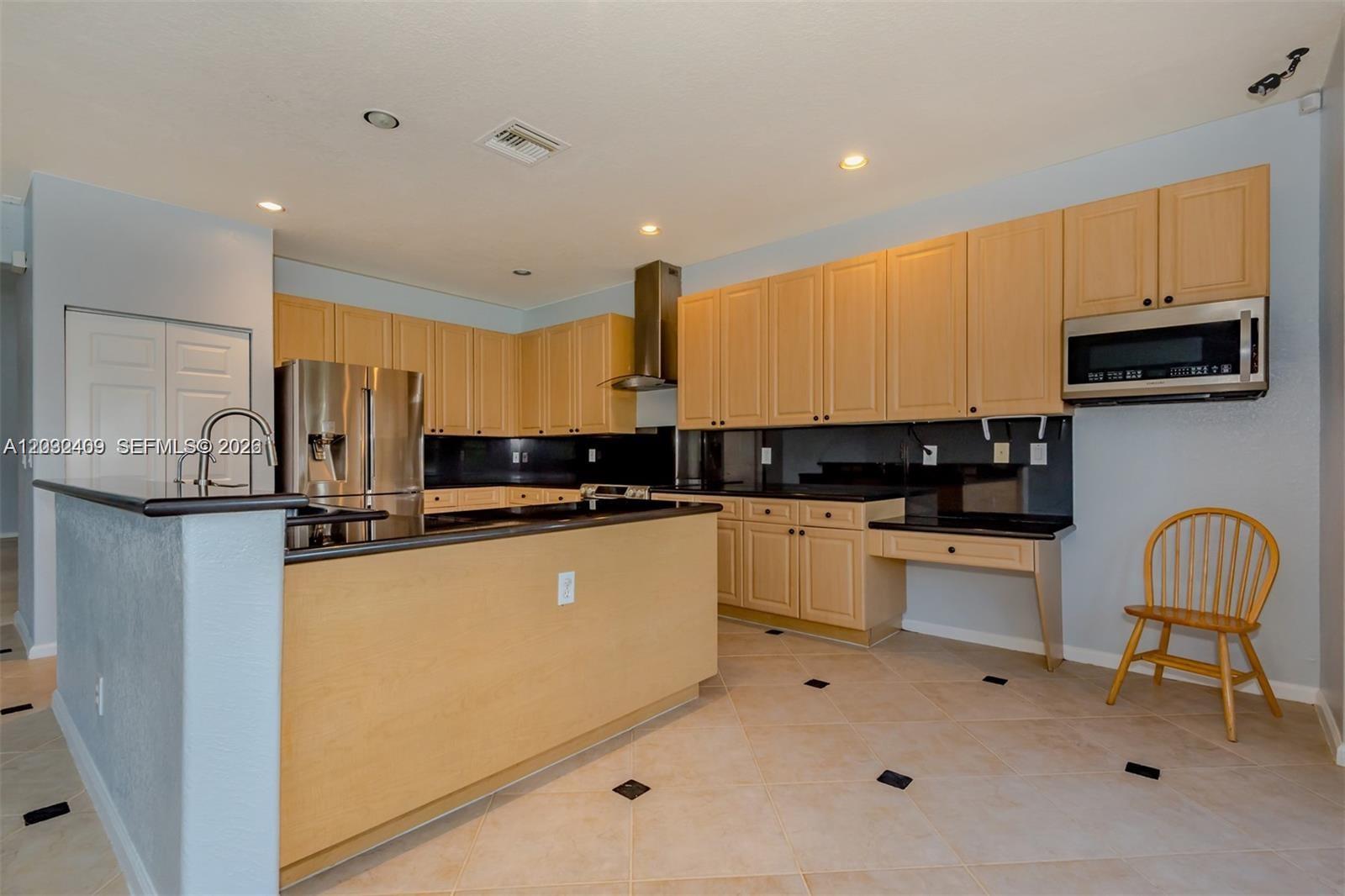 A12032409 Property Photo 24