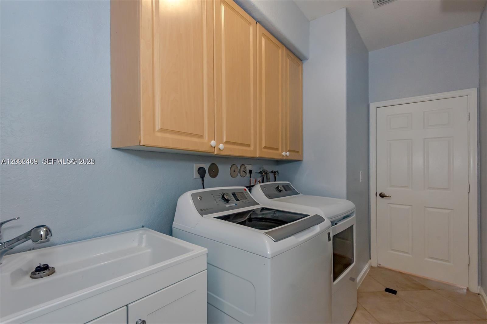 A12032409 Property Photo 25