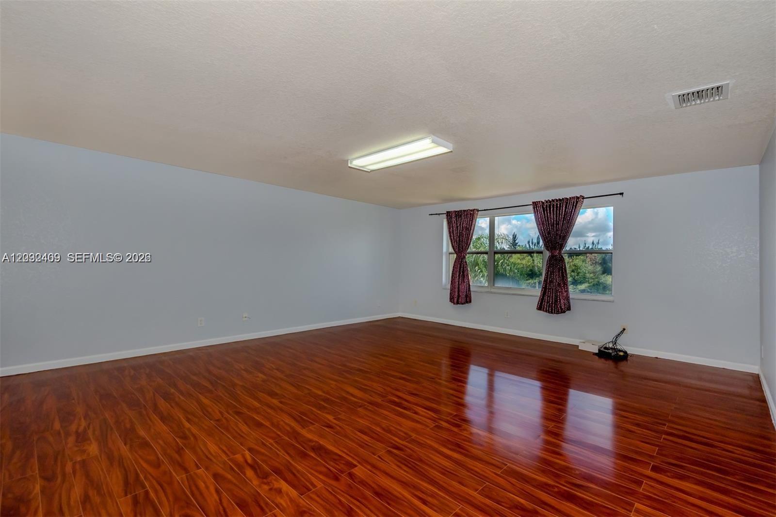 A12032409 Property Photo 26