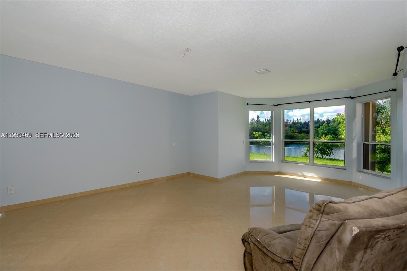 A12032409 Property Photo 32