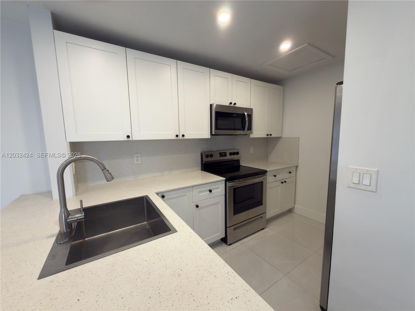 2500 W 67th Place 21-26 Property Photo 10