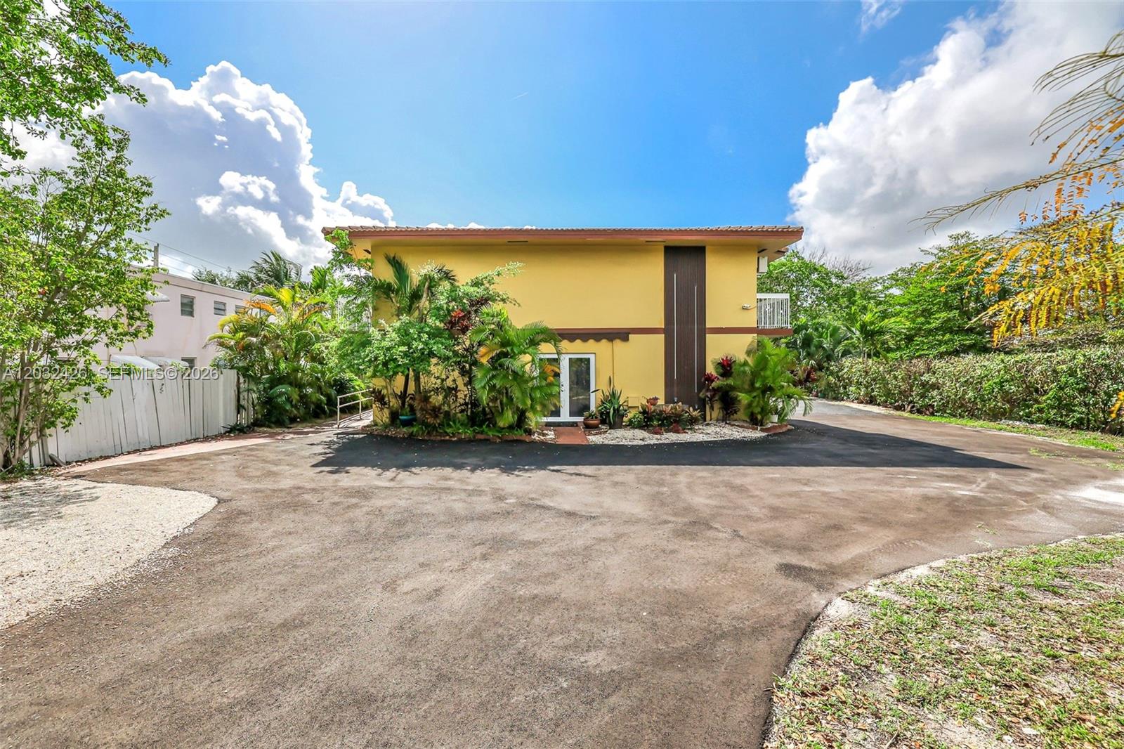 12085 W Dixie Highway Property Photo 9