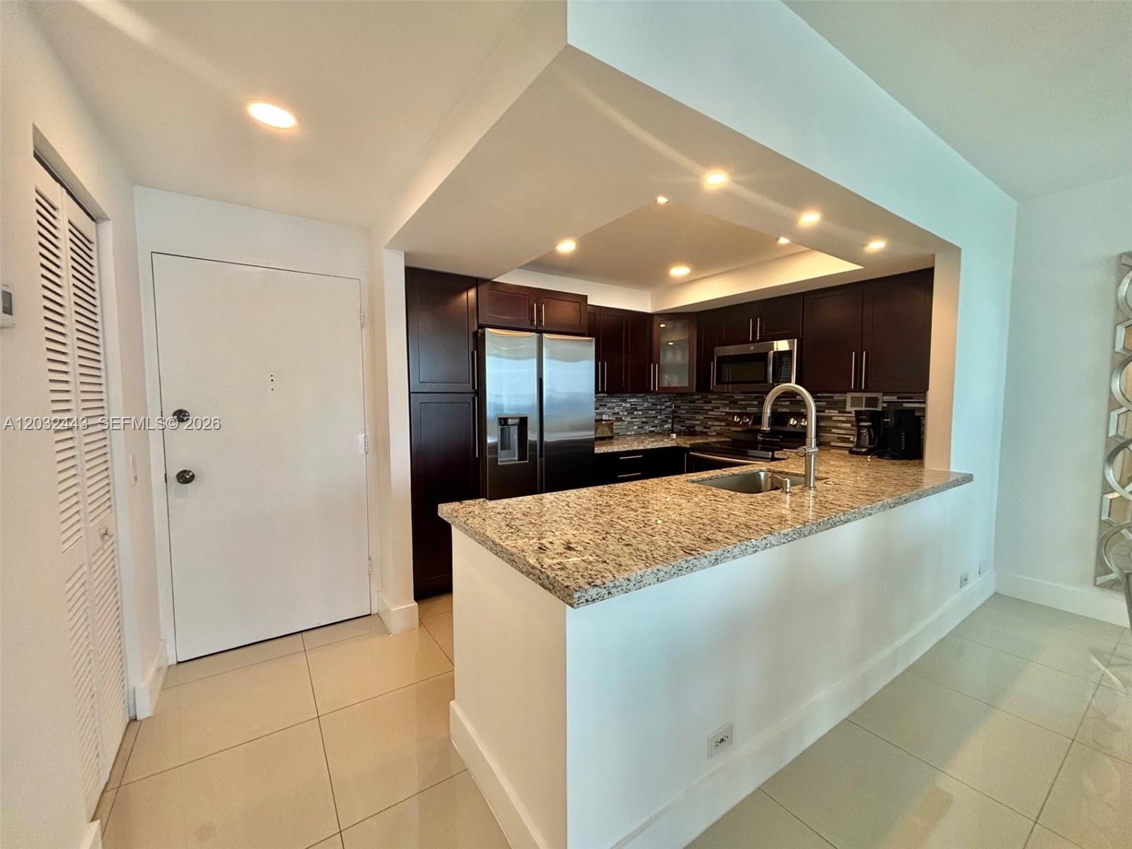 3505 S Ocean Drive Ph-6 Property Photo 7