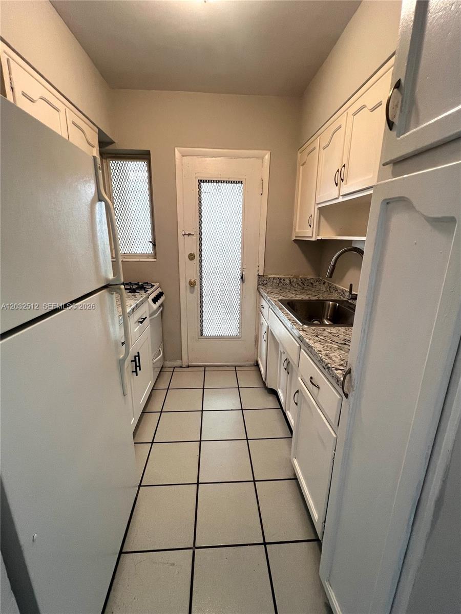 825 Euclid Avenue 9 Property Photo 5
