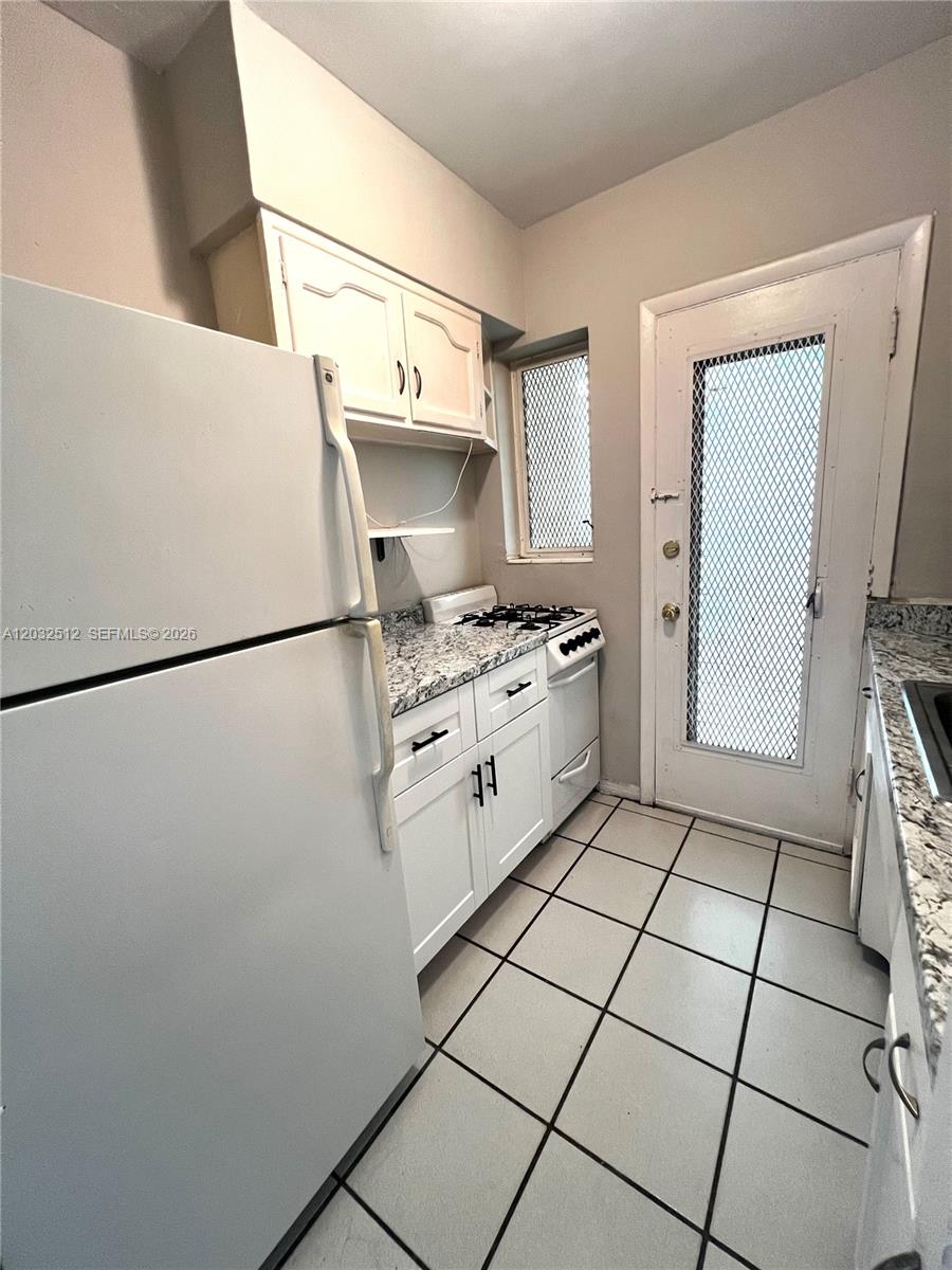 825 Euclid Avenue 9 Property Photo 6