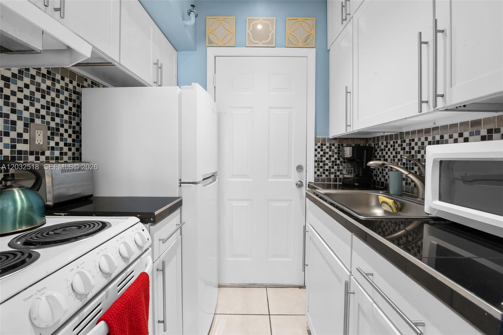 3030 Collins Avenue 4e Property Photo 6