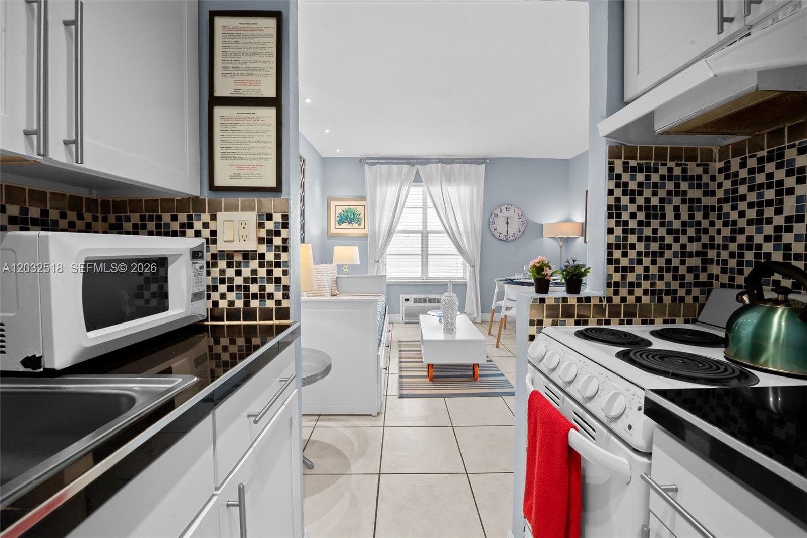 3030 Collins Avenue 4e Property Photo 7