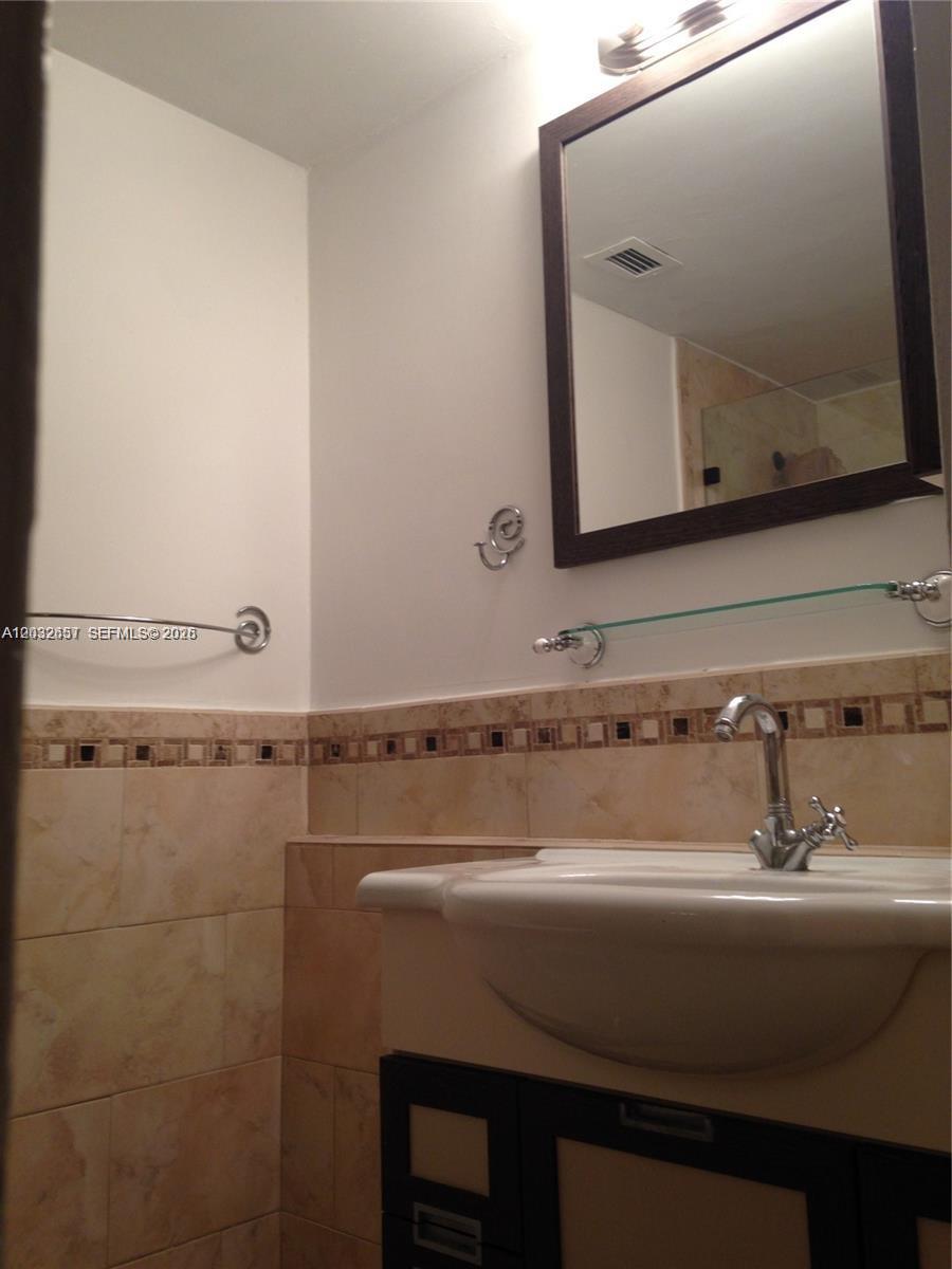 7441 Wayne Avenue 2o Property Photo 7