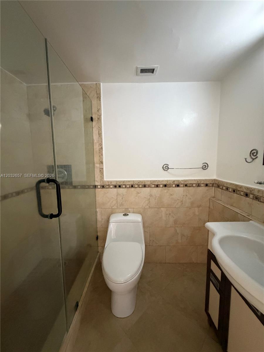 7441 Wayne Avenue 2o Property Photo 8