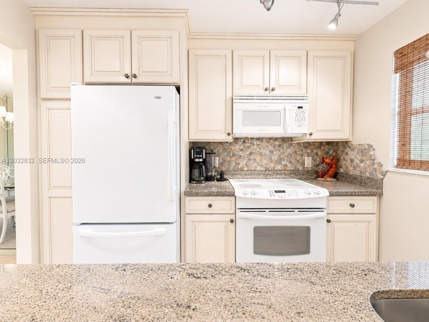 1042 North Drive A Property Photo 6
