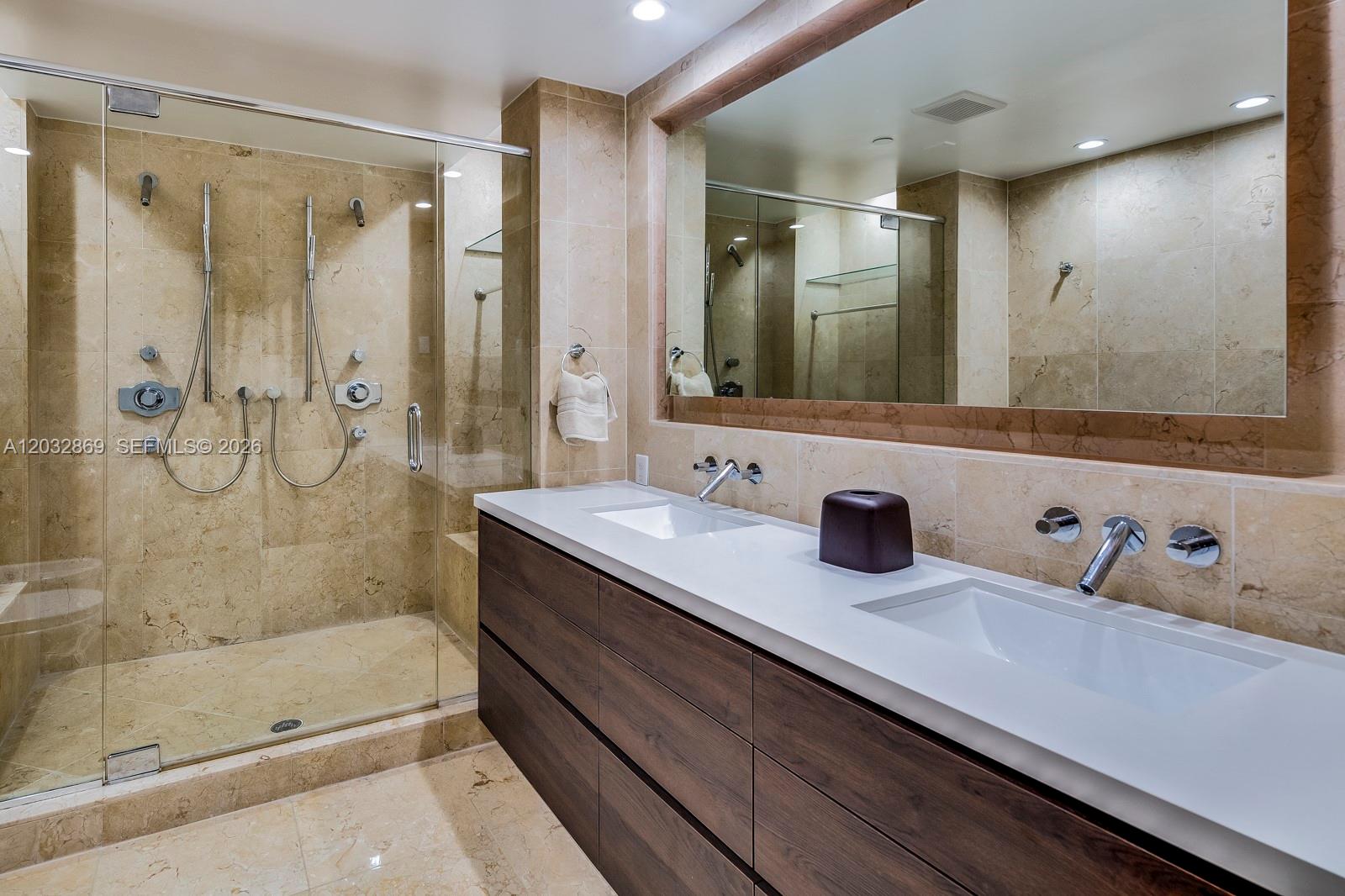 6000 Collins Avenue 346 Property Photo 17