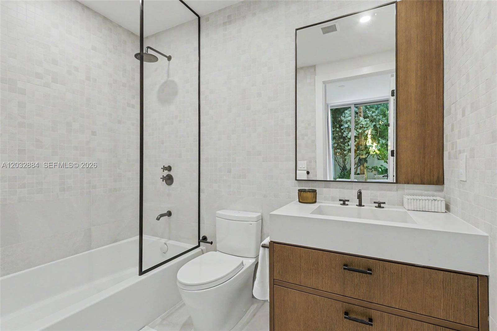 2200 Brickell Avenue Garden Villa 5 Property Photo 10