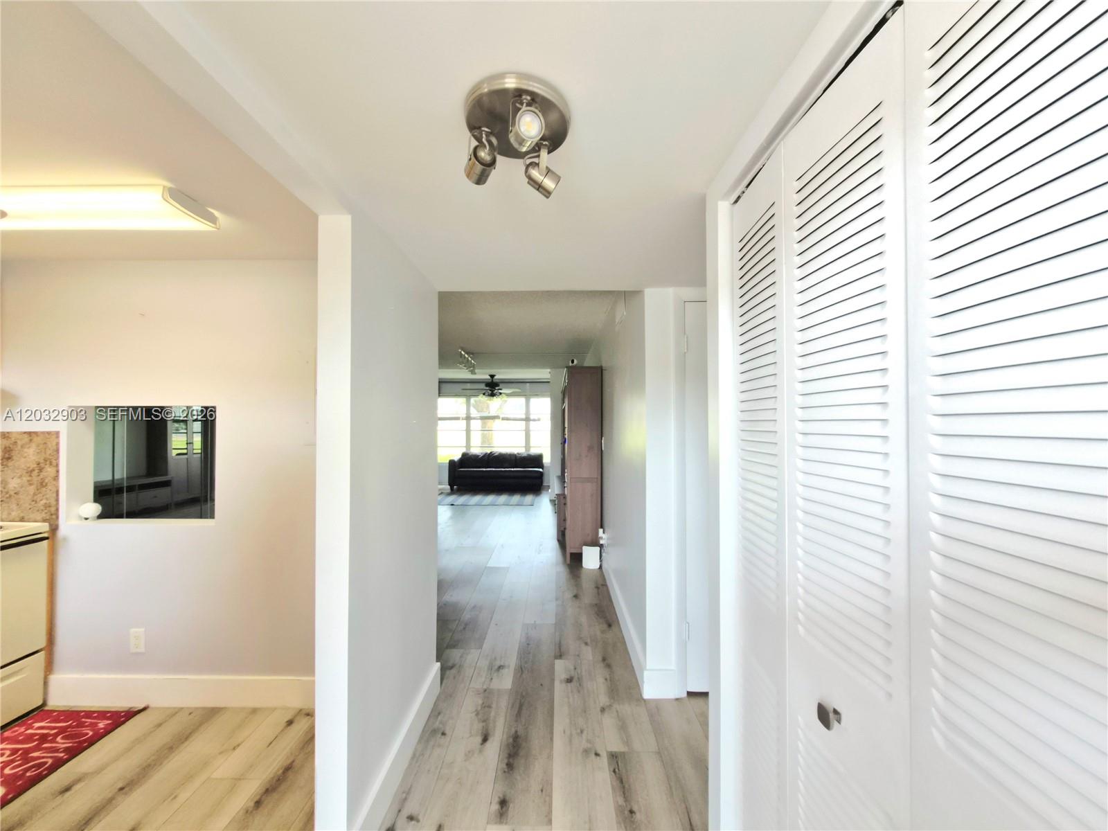 9041 Sunrise Lakes Boulevard 106 Property Photo 2