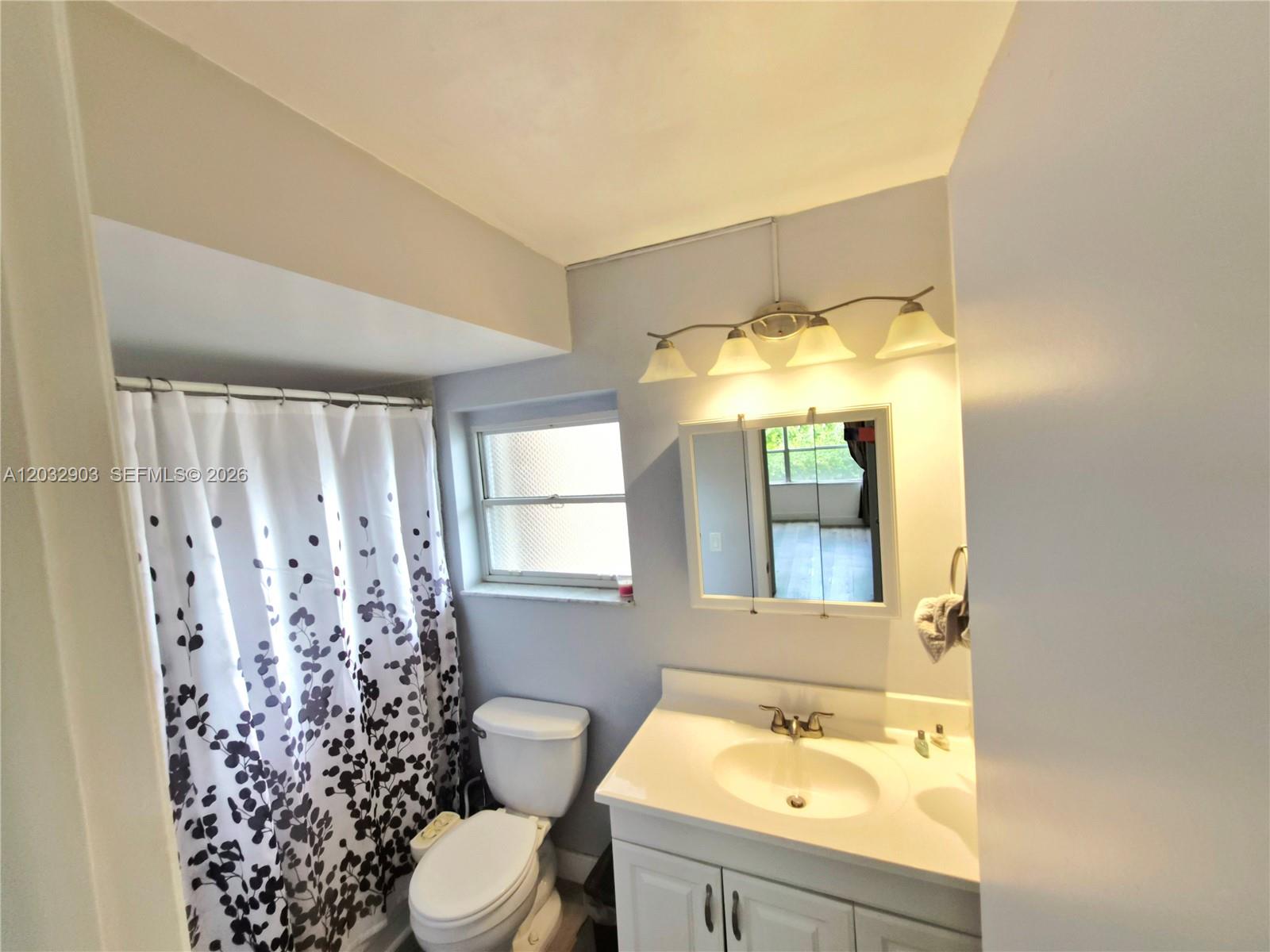 9041 Sunrise Lakes Boulevard 106 Property Photo 8