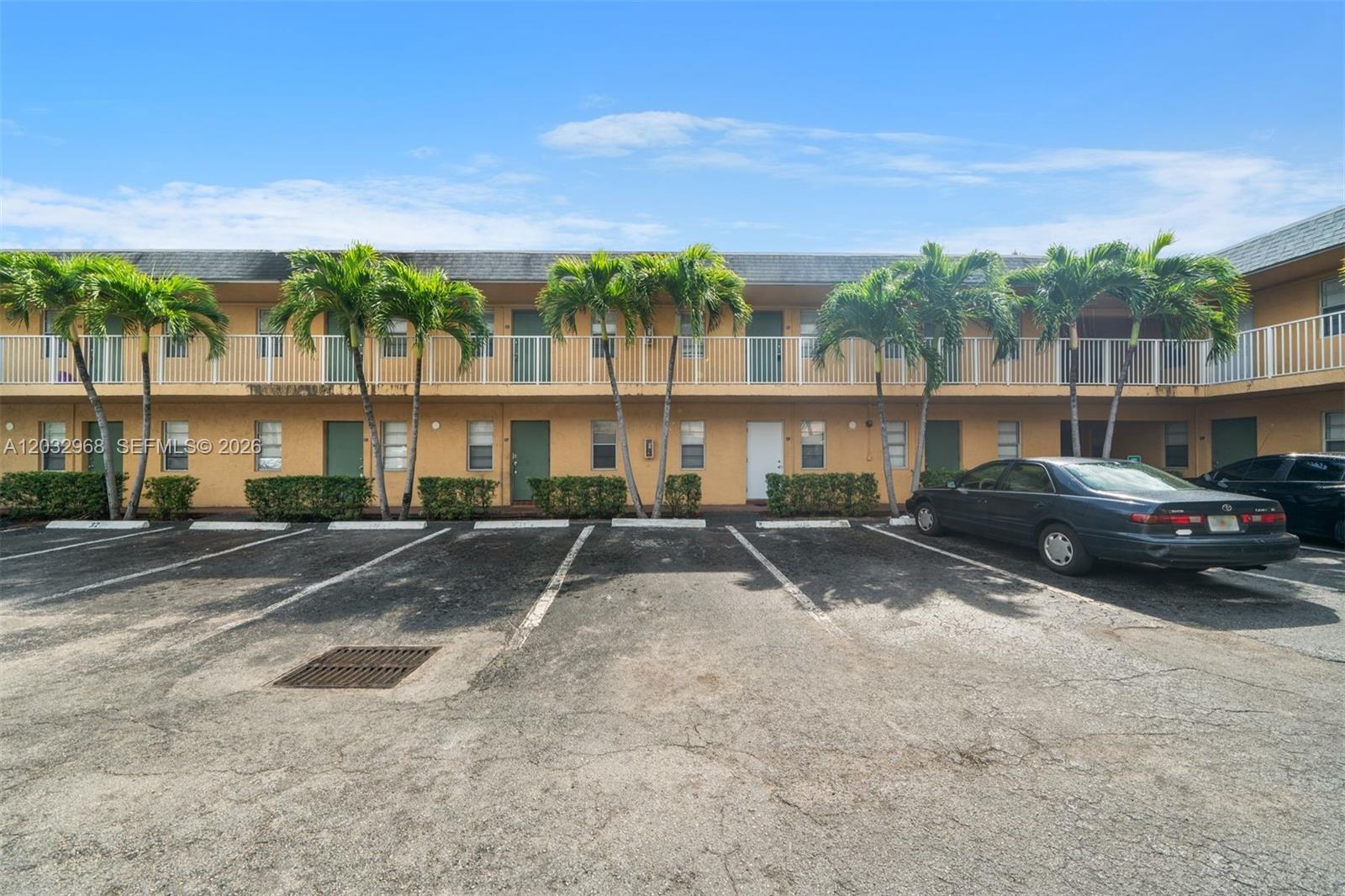 4081 N Dixie Highway 27 Property Photo 2