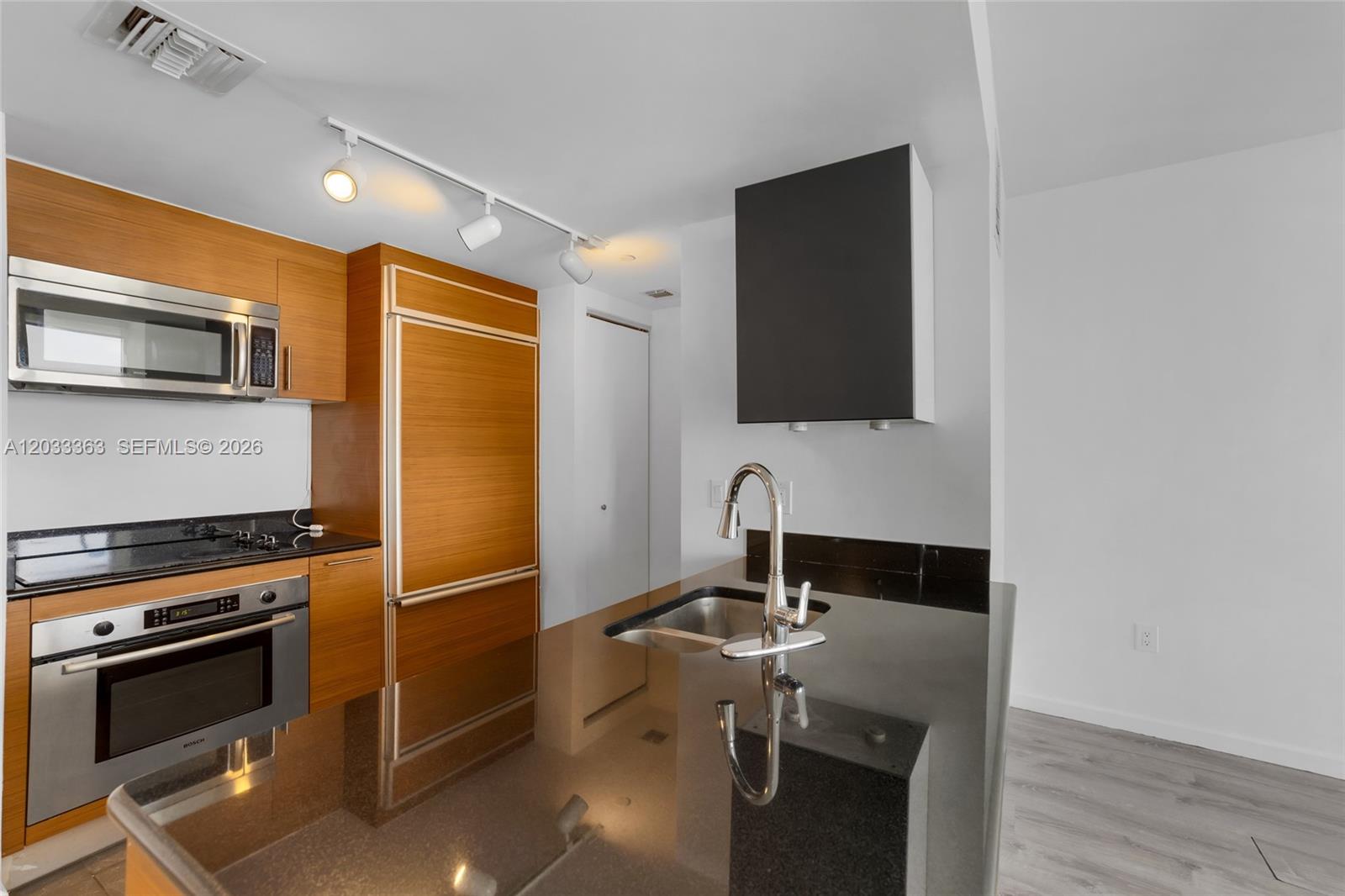 50 Biscayne Boulevard 4307 Property Photo 3