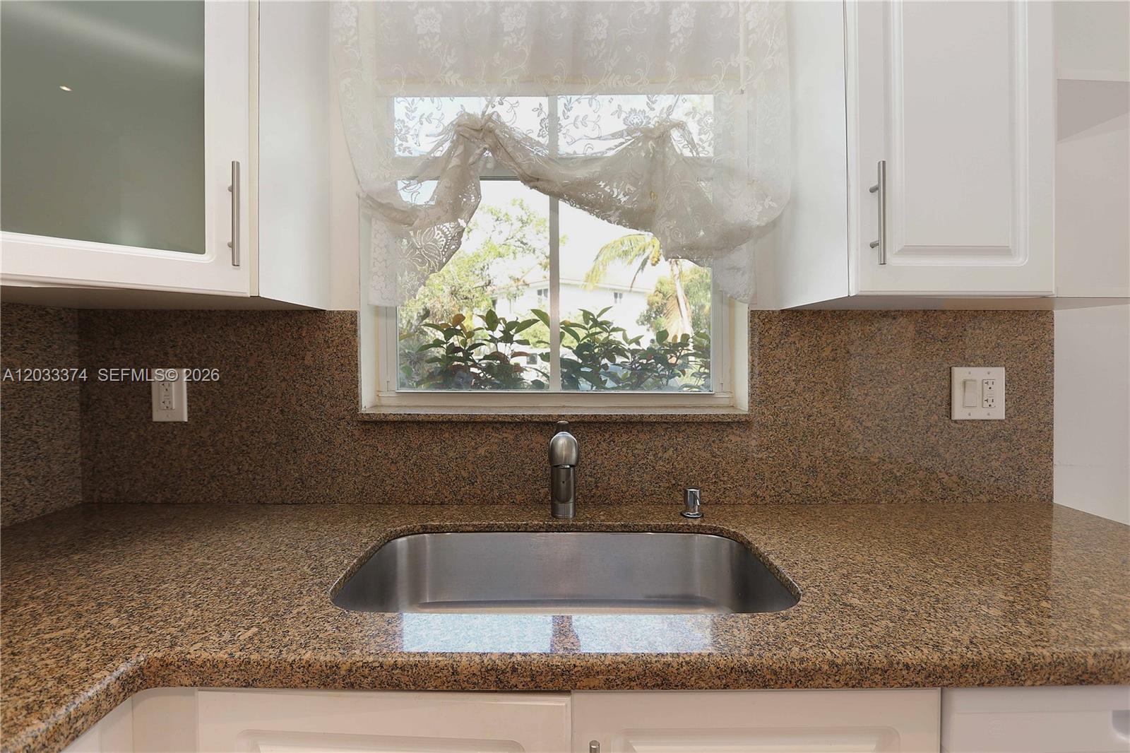 1521 Seagrape Way Property Photo 11