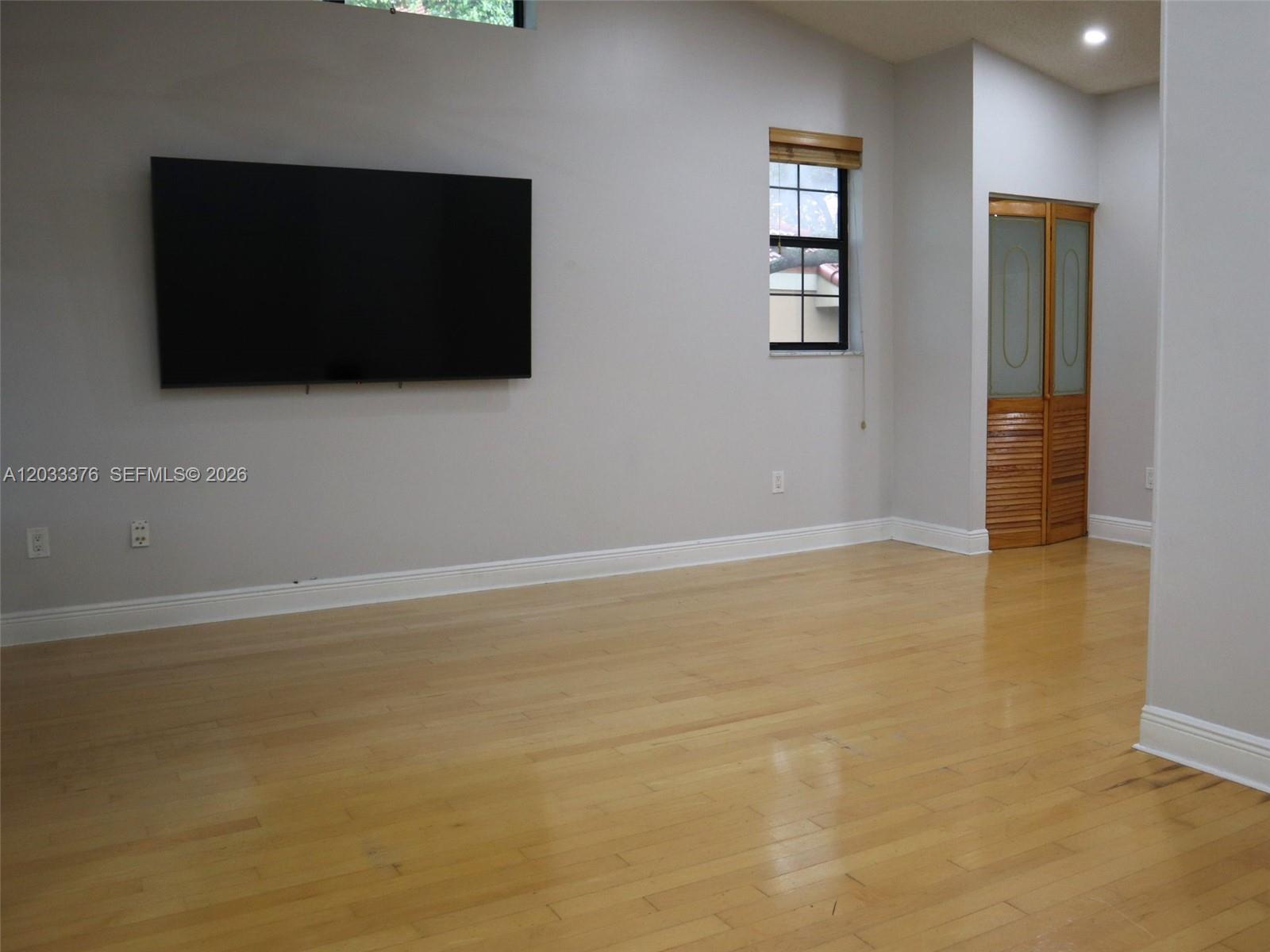 A12033376 Property Photo 6