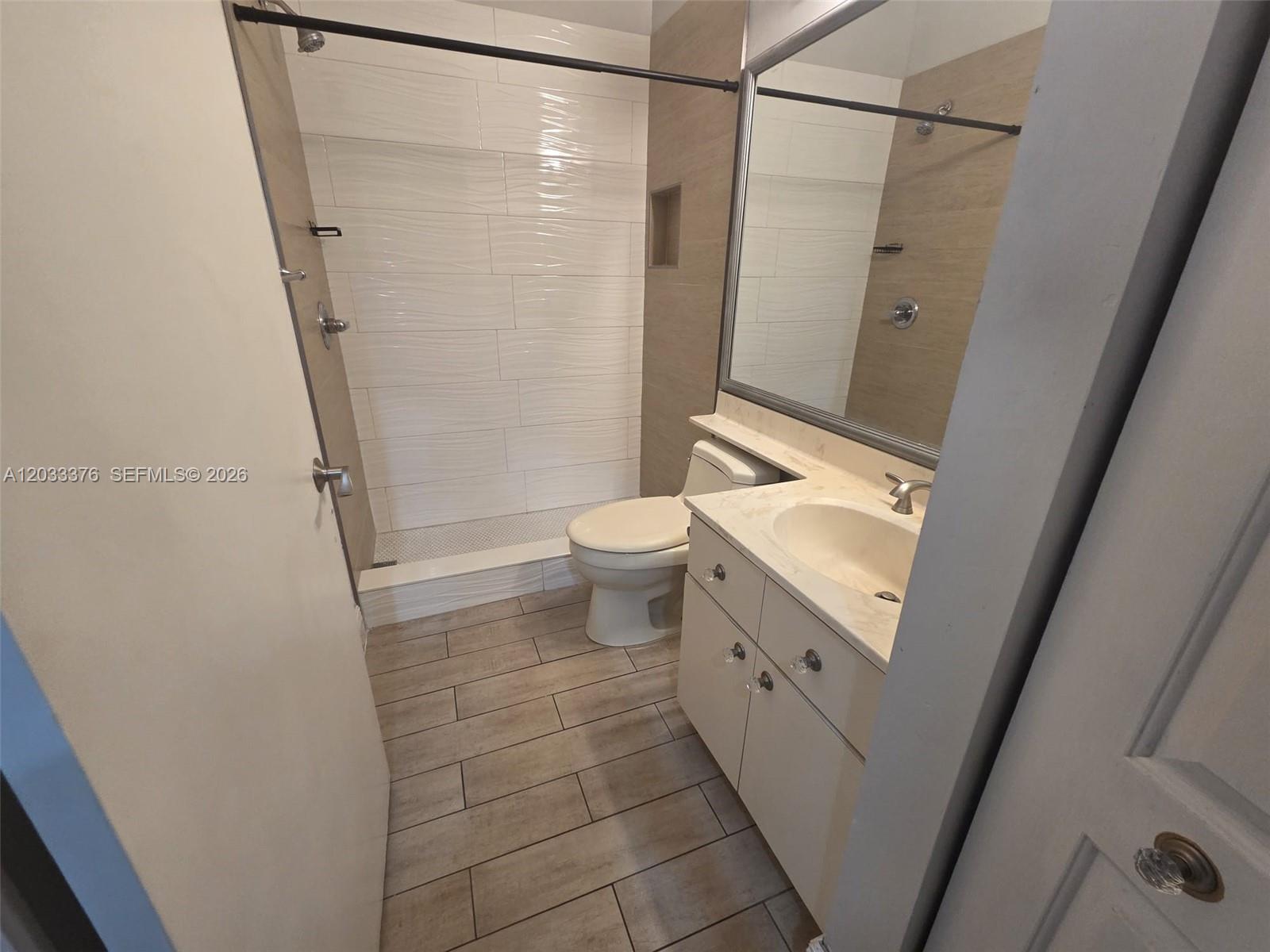 A12033376 Property Photo 11