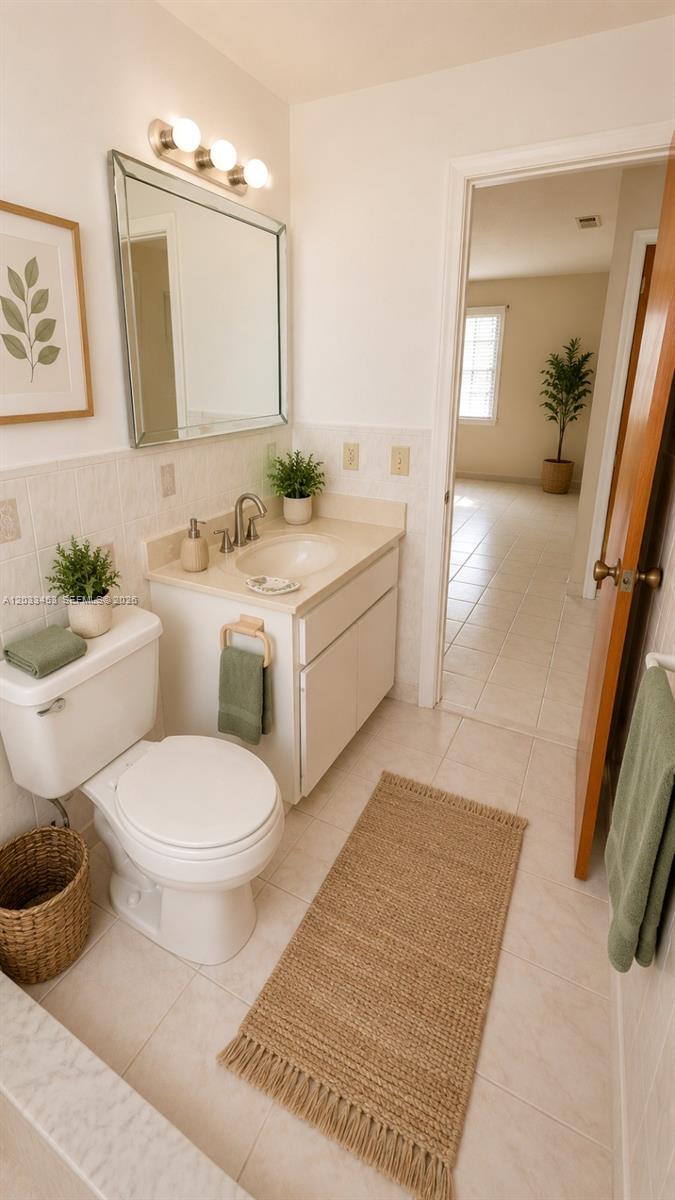 2220 W 74th Street 201-16 Property Photo 6