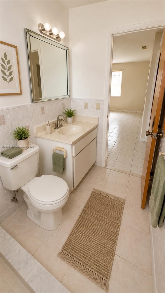 2220 W 74th Street 201-16 Property Photo 8