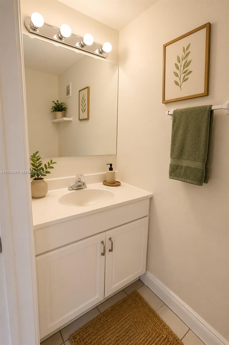 5461 W 24th Avenue 18 Property Photo 11