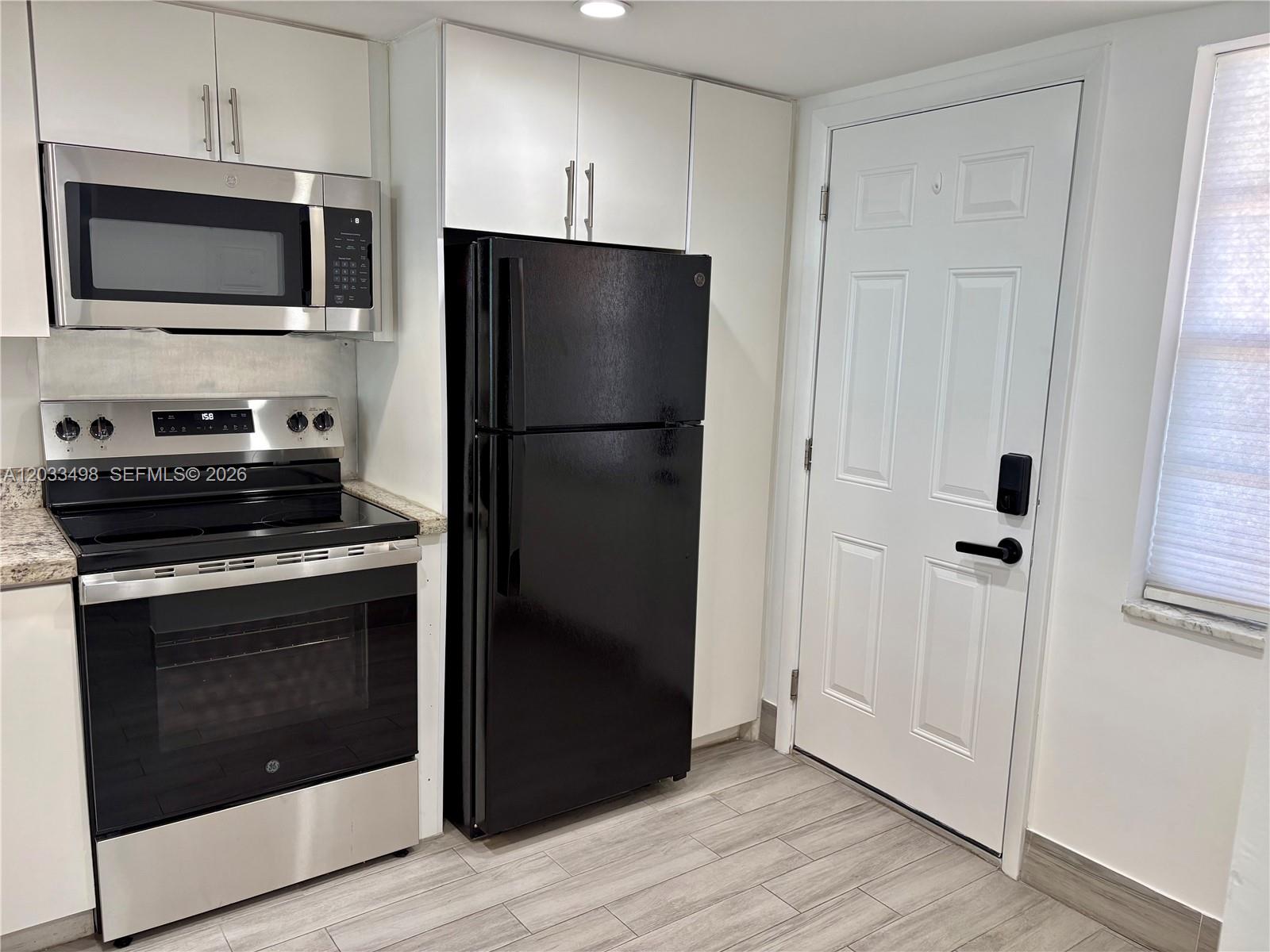 A12033498 Property Photo 3