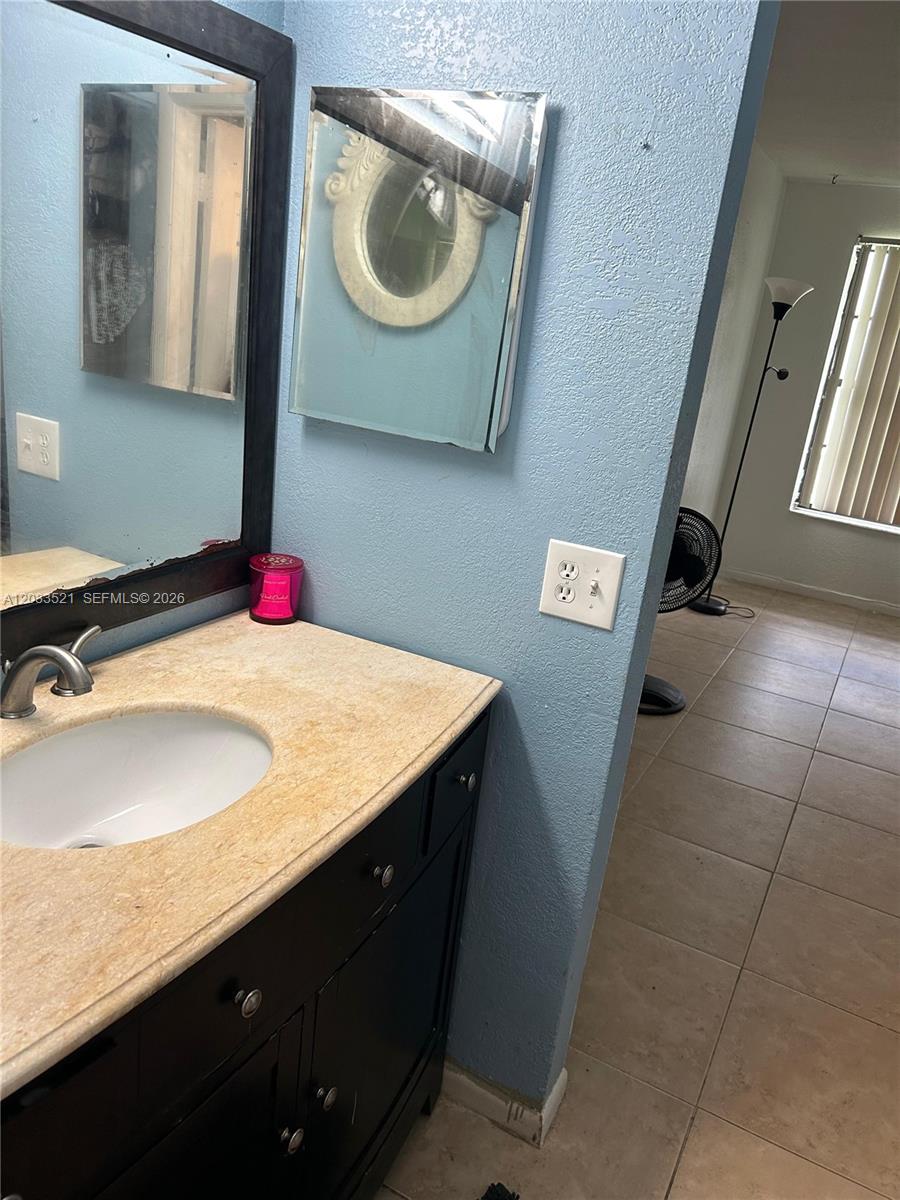 201 Lake Pointe Drive 203 Property Photo 11