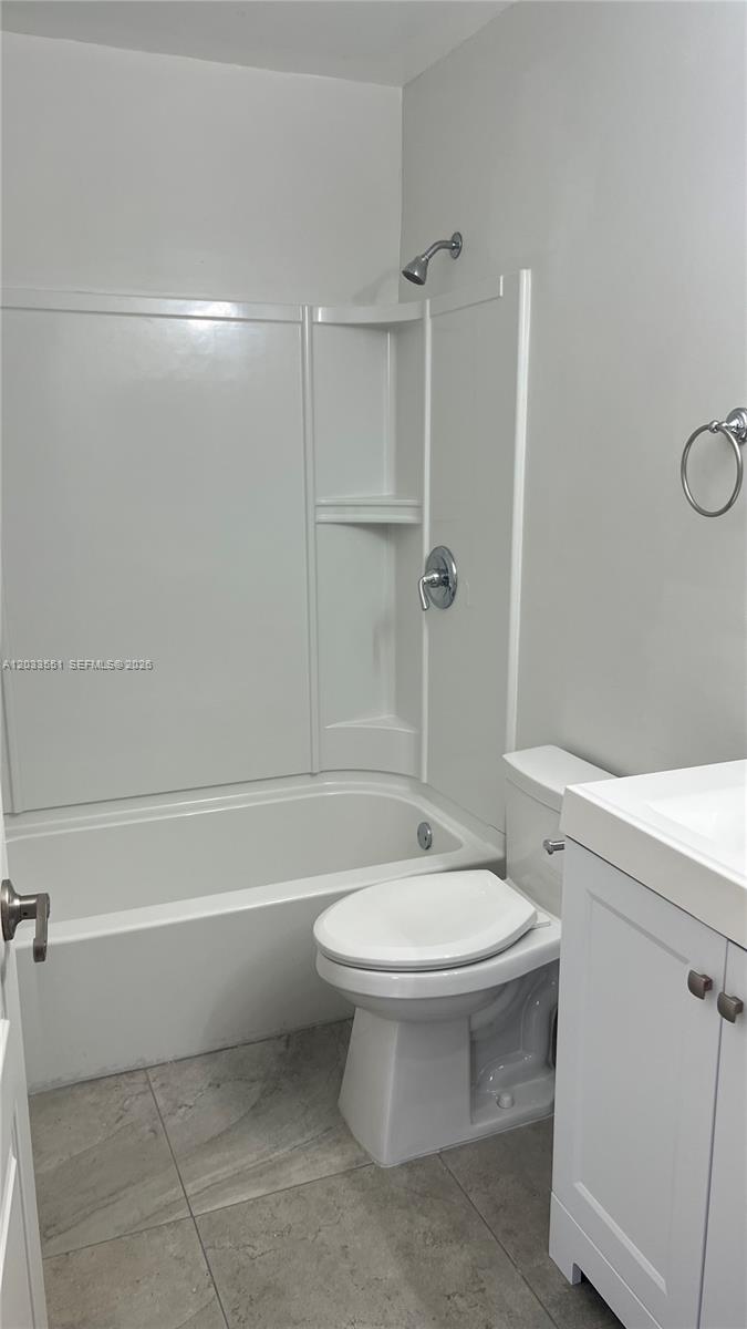 6225 Kendale Lakes Circle 263 Property Photo 5