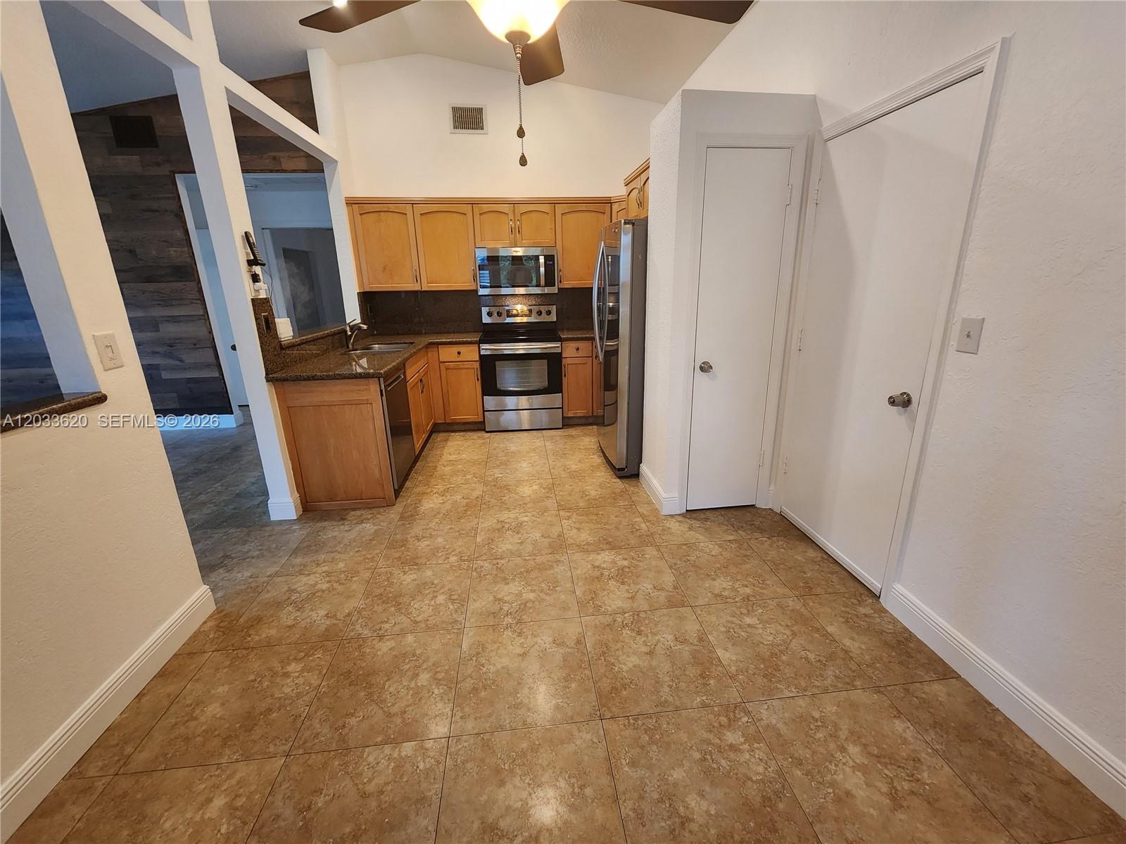A12033620 Property Photo 4