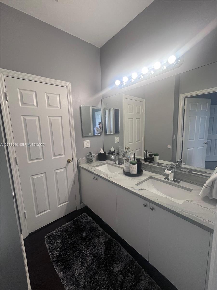 681 Nw 42nd Avenue Property Photo 10