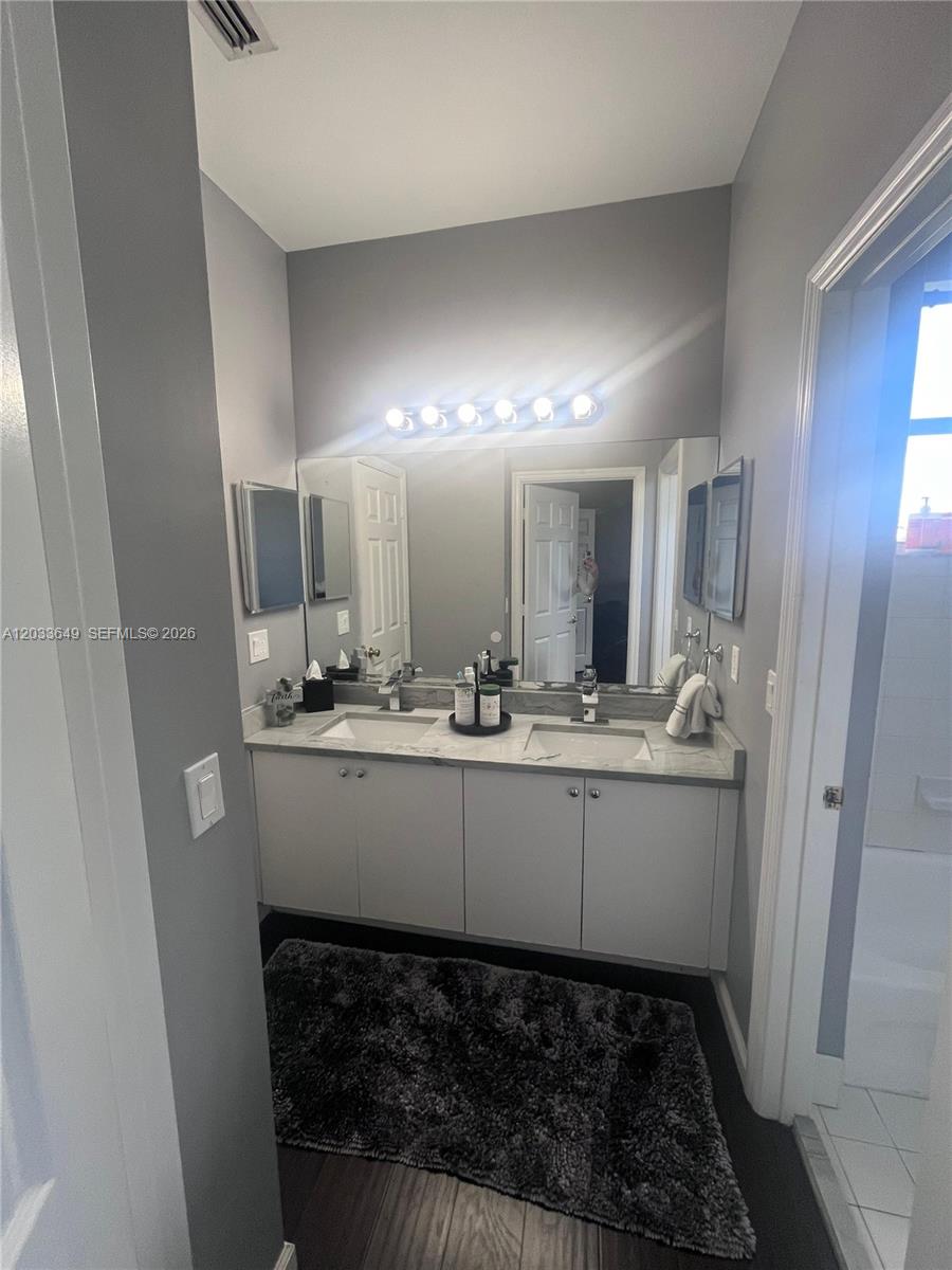681 Nw 42nd Avenue Property Photo 17