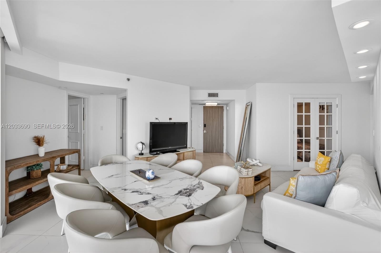 1000 Island Boulevard 1410 Property Photo 5