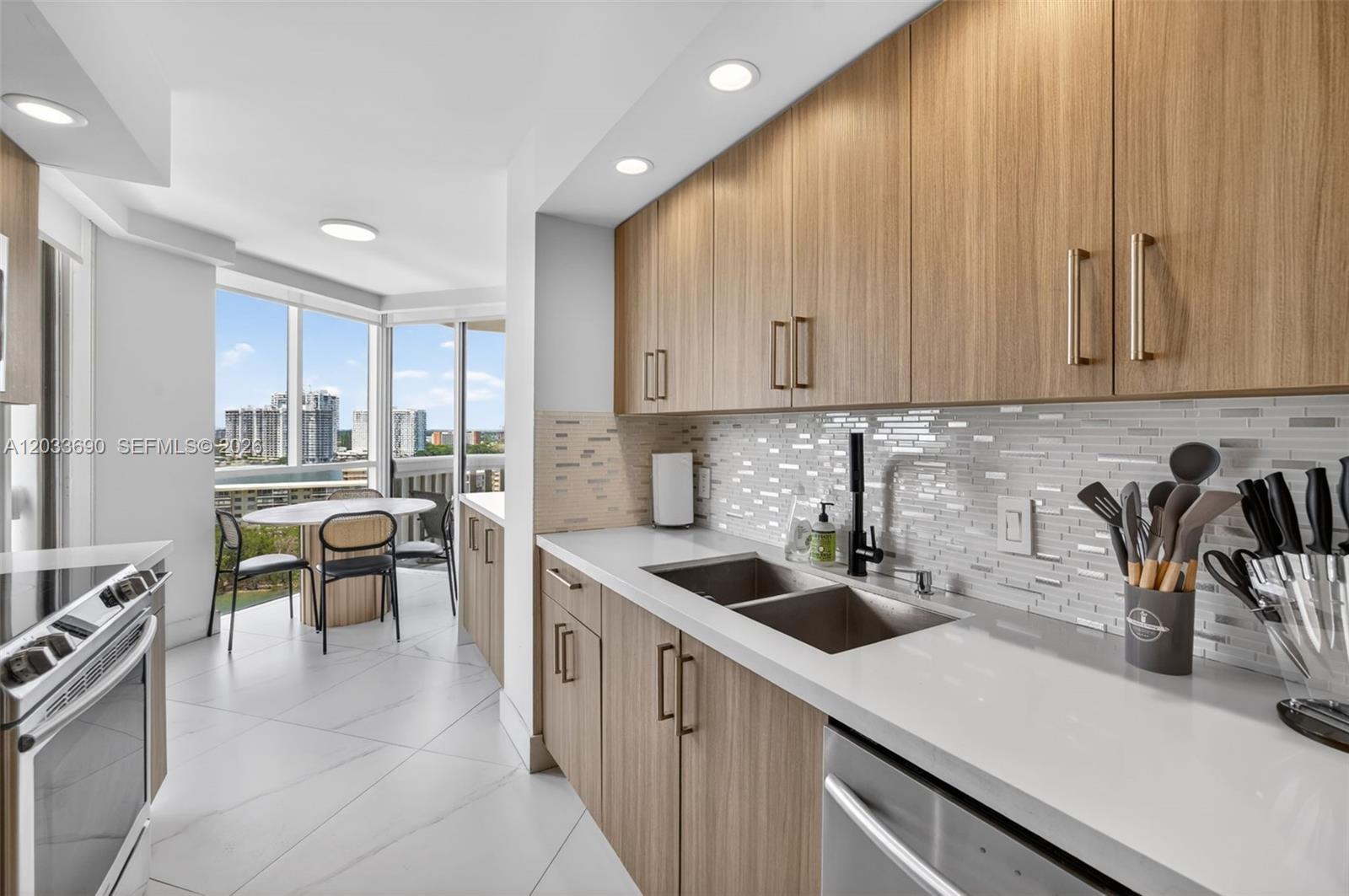 1000 Island Boulevard 1410 Property Photo 11