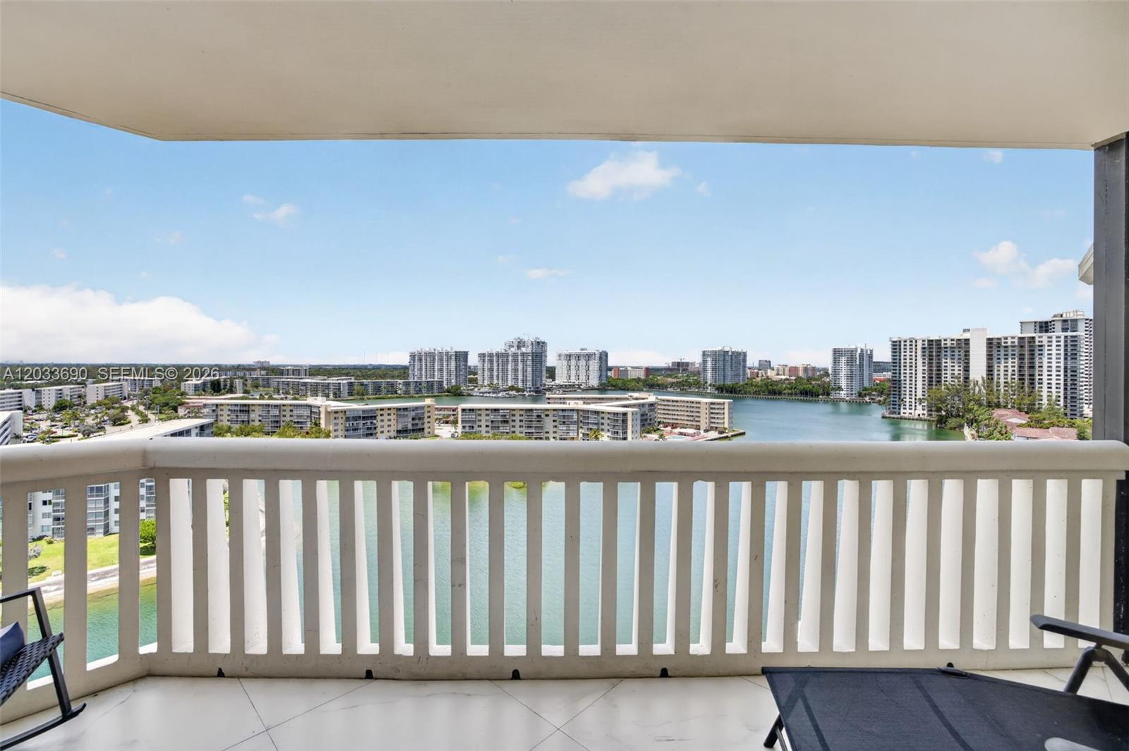 1000 Island Boulevard 1410 Property Photo 16