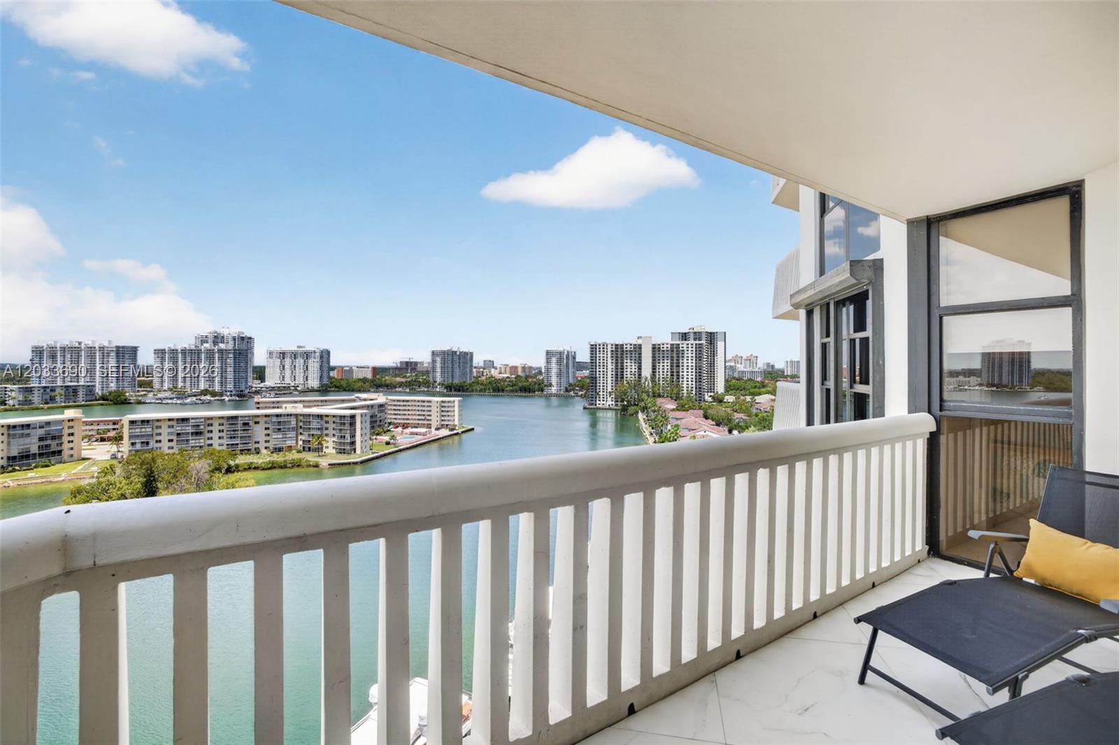 1000 Island Boulevard 1410 Property Photo 17