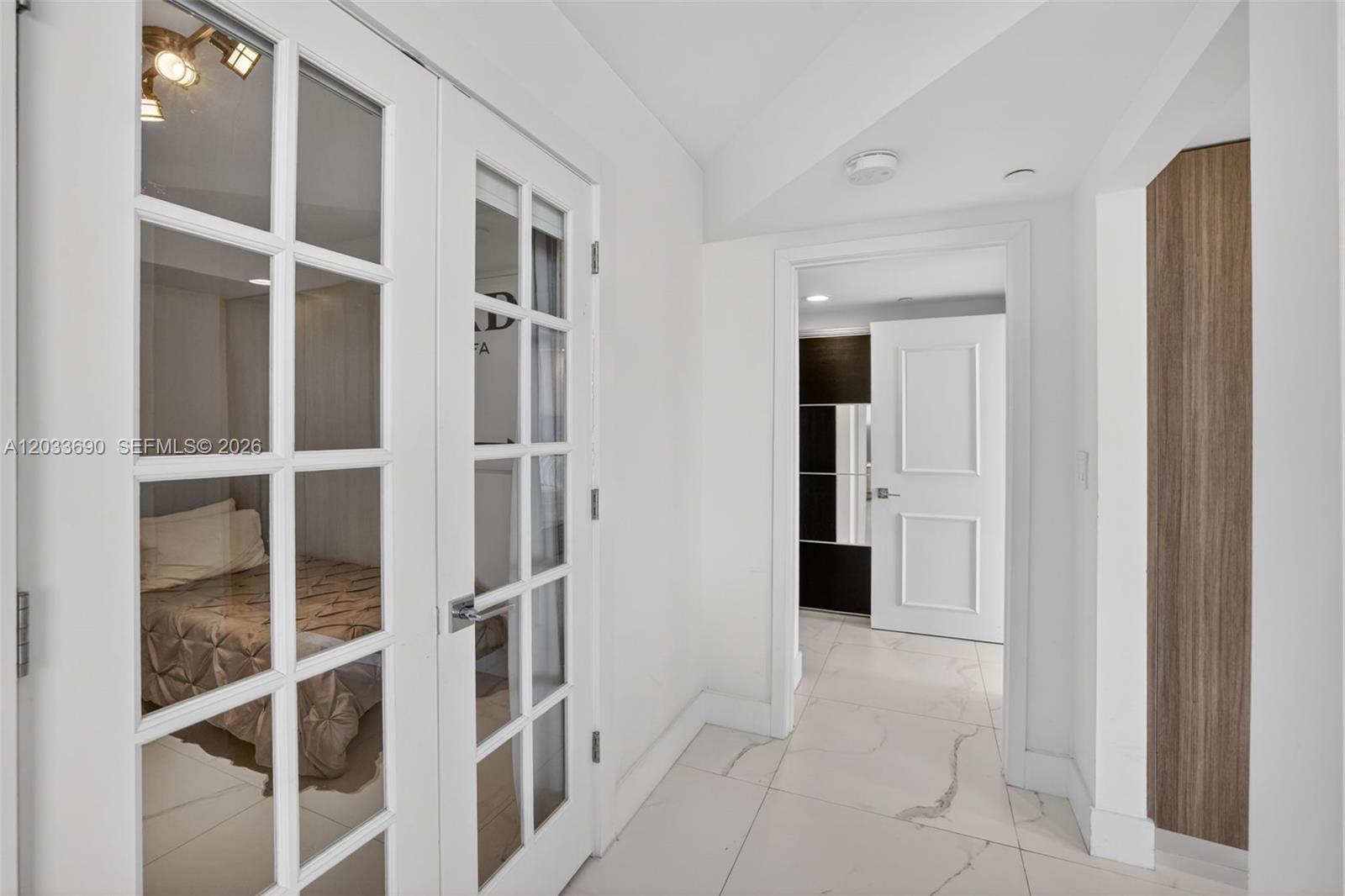 1000 Island Boulevard 1410 Property Photo 23