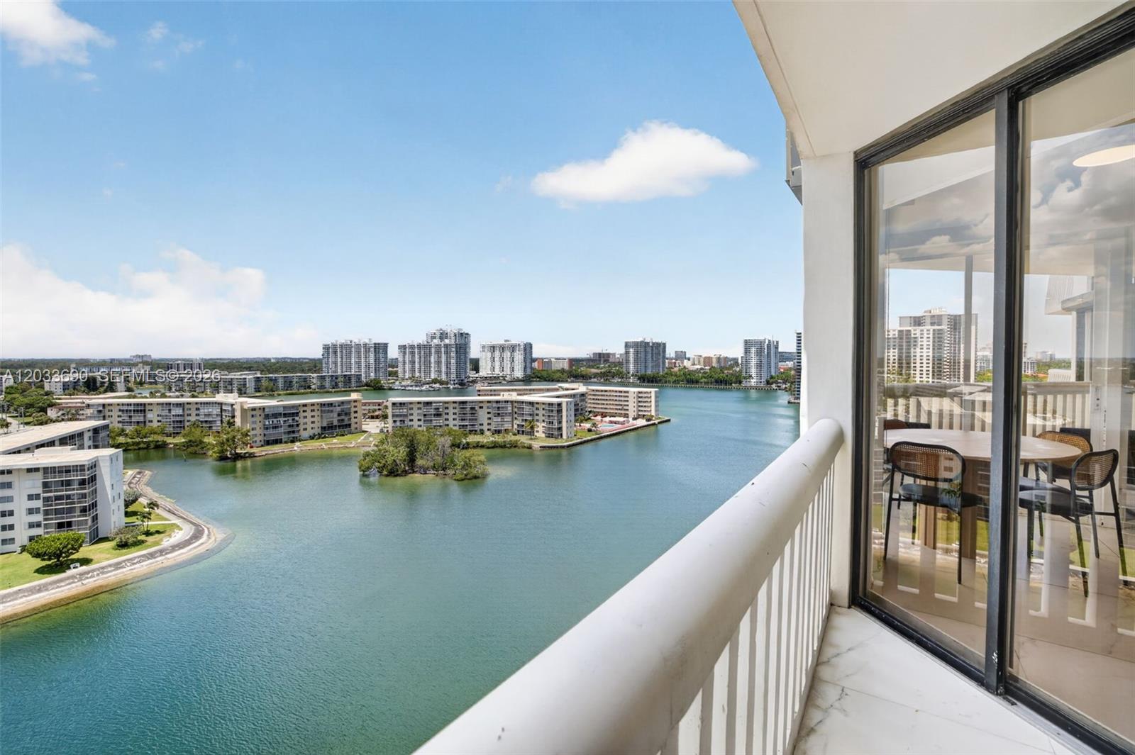1000 Island Boulevard 1410 Property Photo 29
