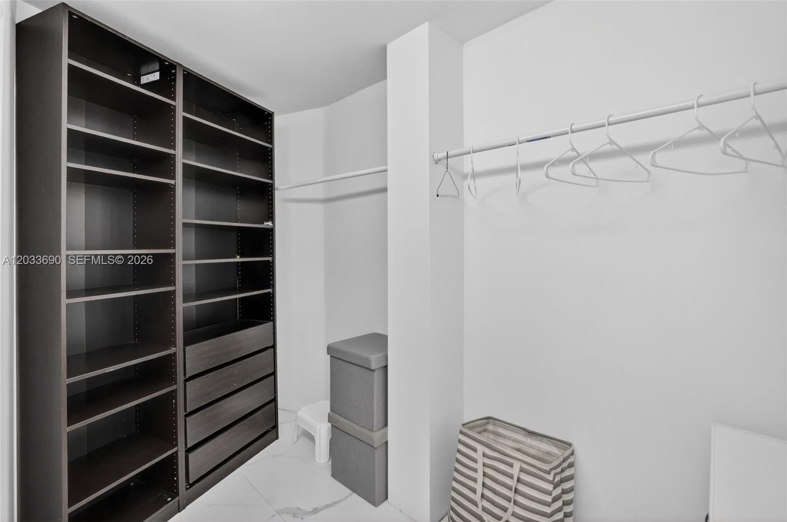 1000 Island Boulevard 1410 Property Photo 32