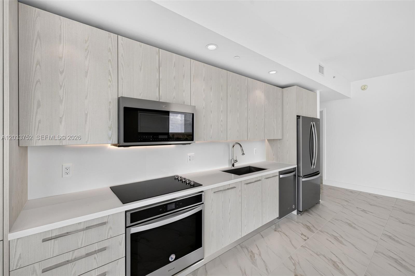 2000 Metropica Way 1910 Property Photo 4