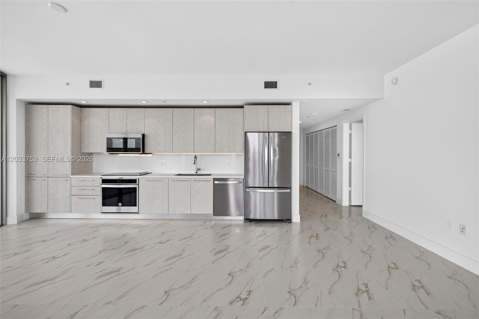 2000 Metropica Way 1910 Property Photo 10
