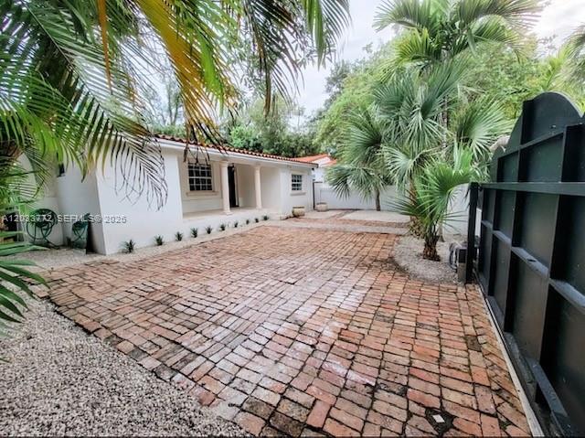 3685 Sw 1st Avenue Property Photo 2