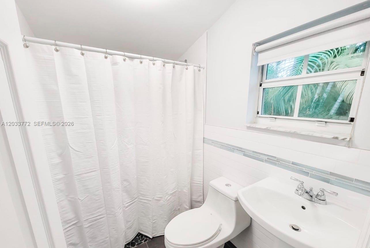 3685 Sw 1st Avenue Property Photo 8
