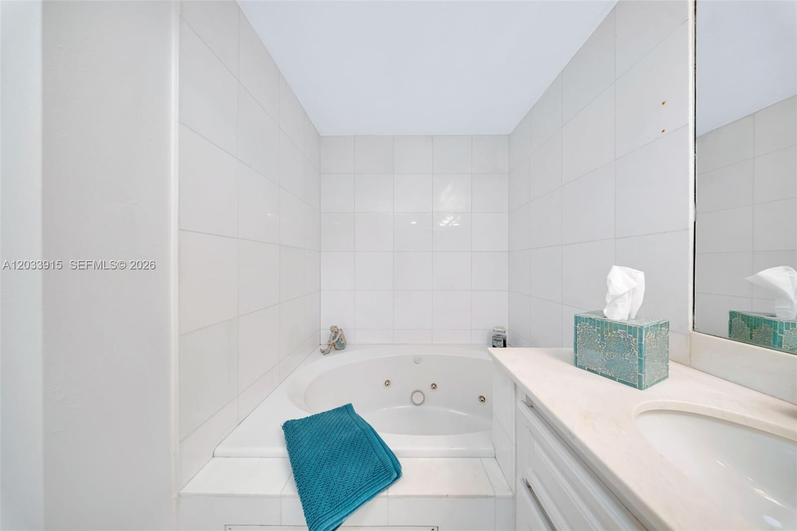 6301 Collins Avenue 1708 Property Photo 27