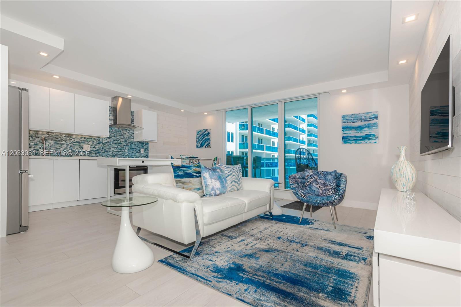 2301 Collins Avenue 941 Property Photo 4