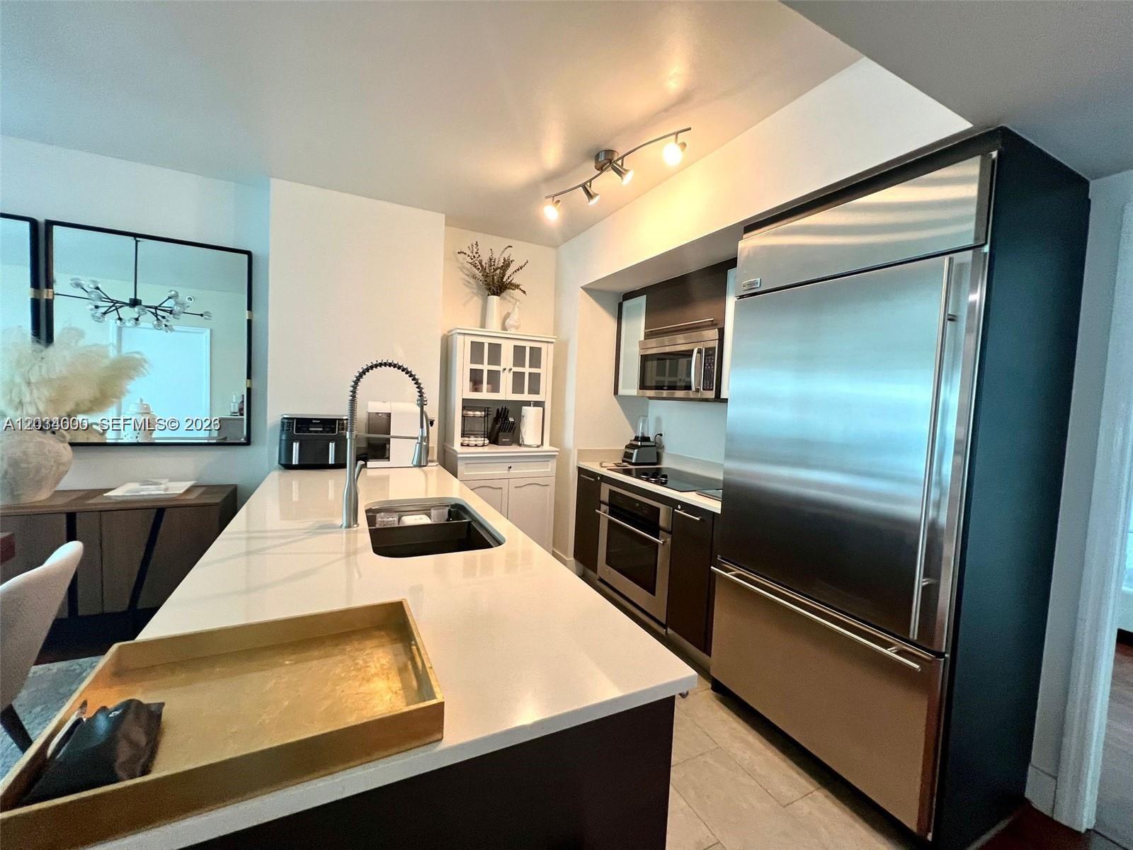 500 Brickell Avenue 1410 Property Photo 4